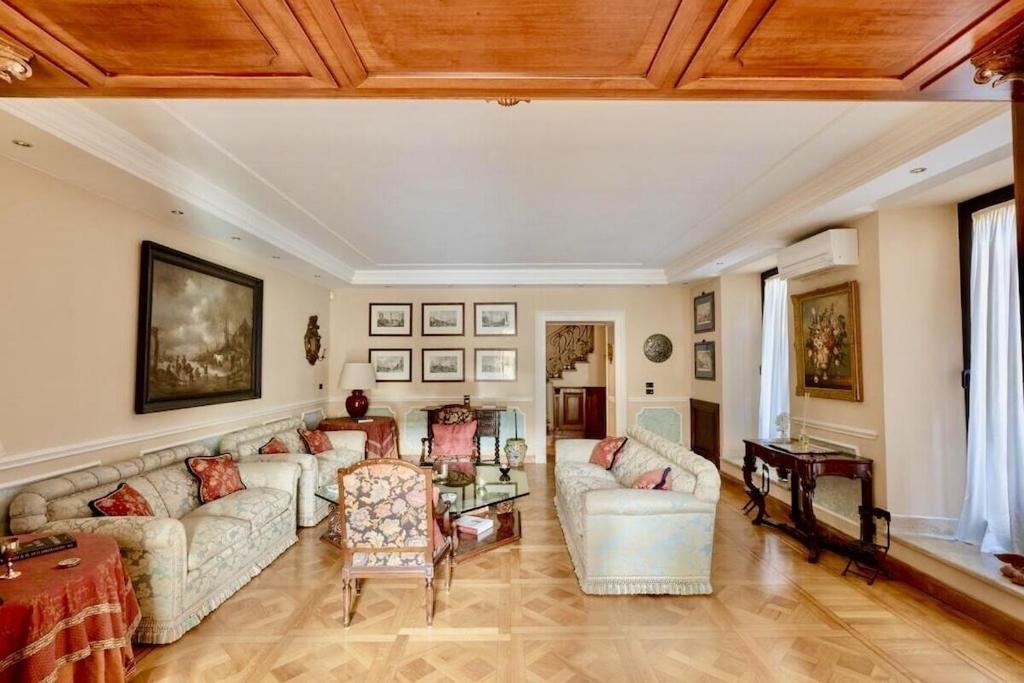 Apartment Luxury Via Giulia With Private Garden Rom